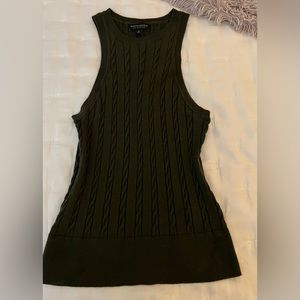 Merino wool sleeveless sweater top